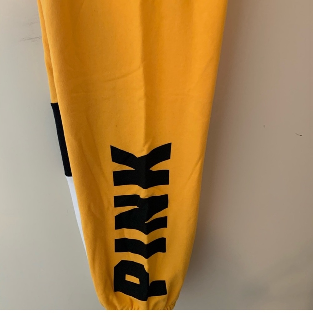 PINK Victoria’s Secret campus pant